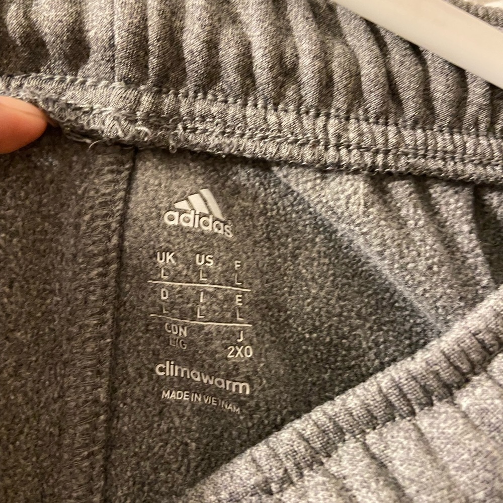 Adidas large - Picture 3 of 3